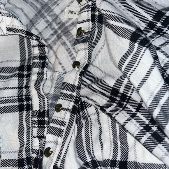 New York Laundry plus size 3X Plaid Roll-Tab Henley popover Button Top blouse - Picture 5 of 7